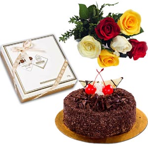 (002) Cake W/ Chocolate & Flowers