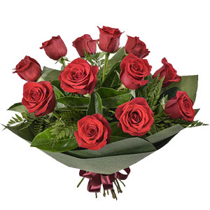 (04) 1 Dozen red roses in bouquet