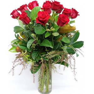 (004) 1 dozen red roses in Vase.