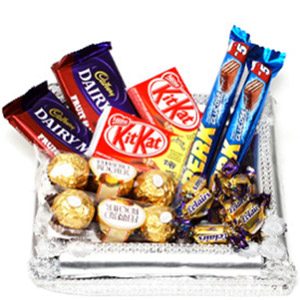 (28) Chocolates Lovers Basket