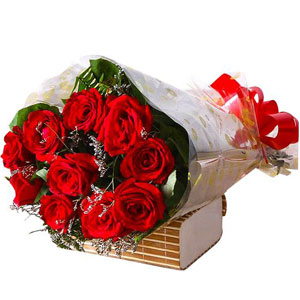 1 Dozen red roses in bouquet