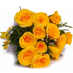 1 Dozen Yellow Roses in bouquet