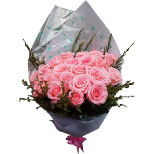 12pcs pink imported roses in a bouquet