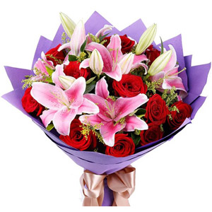 Red Roses & Lilies in Bouquet