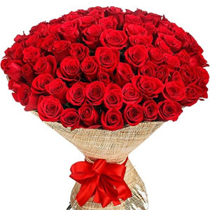 100 pcs red roses in bouquet